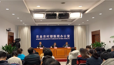 在(zai)農業農村部(bu)的(de)新(xin)聞髮(fa)布會上，執行總裁李全如此說：